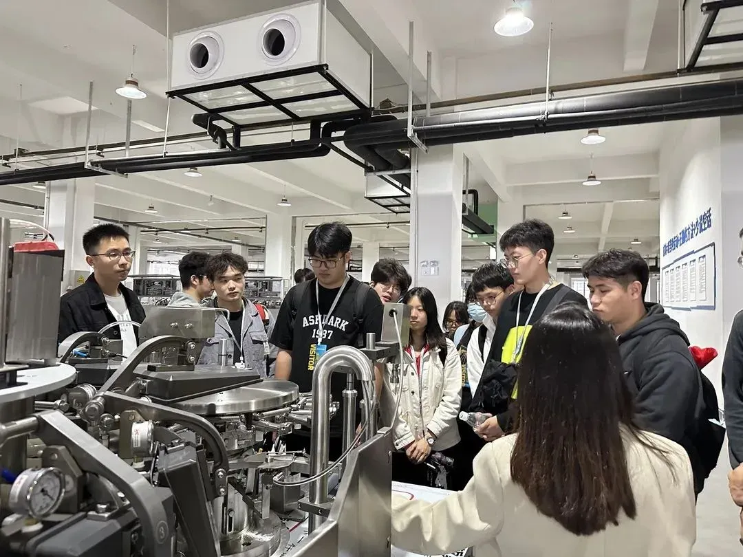 Students visiting Echo workshop