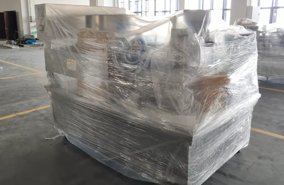 packaging machine with plastic film cover